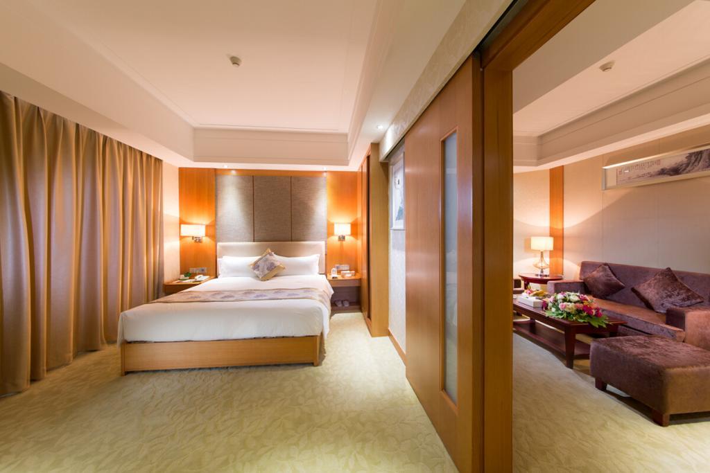 The Grand Plaza Hotel Ji'an  Bagian luar foto