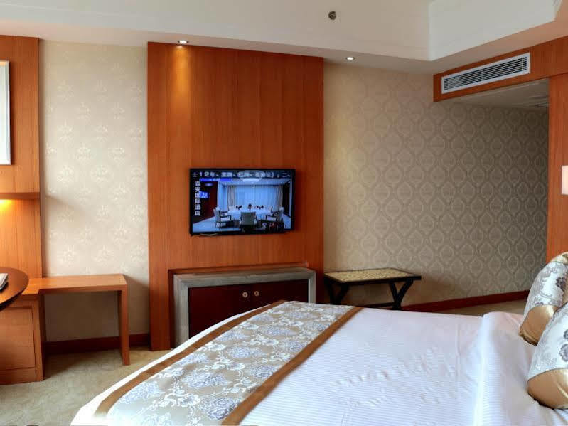 The Grand Plaza Hotel Ji'an  Bagian luar foto